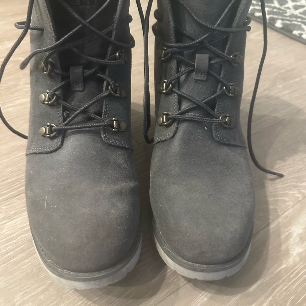 North Face Lace-Up Gray Suede Boots